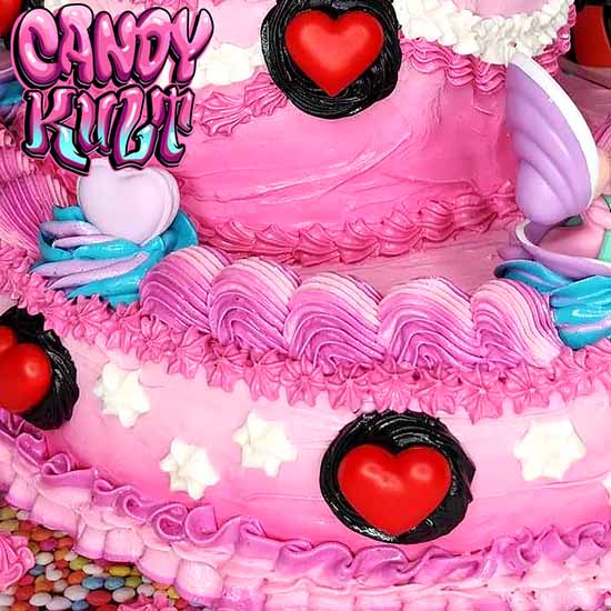 Alice In Wonderland 2 Tier Heart Cake Sculpture Candy Kult Alice In Wonderland Cake Disney Candy Cult - Candy Kult Land - Wishbone - Boo Kitty - Panku - Frosti - Toxic Kitten - Hex - Heart - Cult Candy - Ca